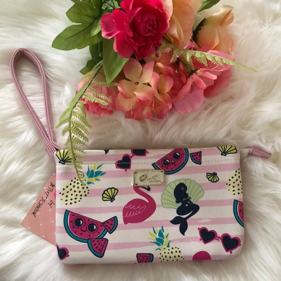Betsey Johnson Handbags - Betsey Johnson Wristlet